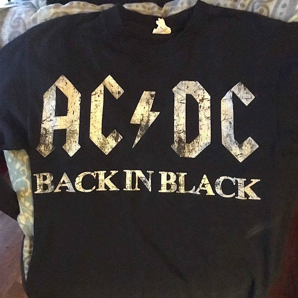 AC/DC Back in Black T-shirt - Picture 1 of 4